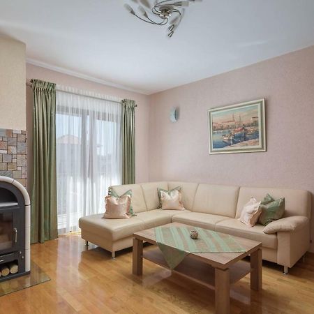 Apartment Novi Kaštela エクステリア 写真